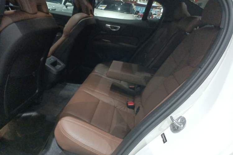 Used Volvo S60 2023 B4 Zhiyuan Luxury Edition
