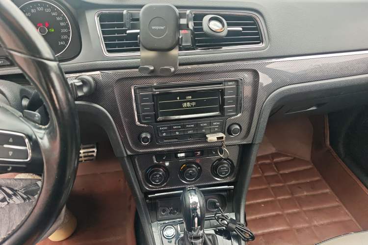 Used Volkswagen Cross Lavida 2014 1.4TSI DSG Audio And AC Panel