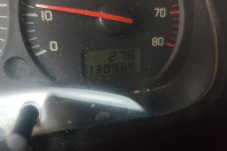 Used Jinbei Hiace 2011 2.0L 5th Generation Kuaiyunwang Standard Version 4G19 Odometer Close Up