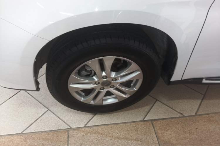 Used Haval M6 2018 Revised Version 1.5T DCT Two-Wheel Drive Elite Edition Left Front Wheel Hub