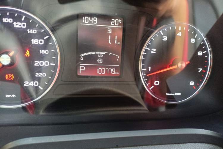 Used Roewe RX5 2016 20T Two-Wheel Drive Automatic Internet Smart Edition
