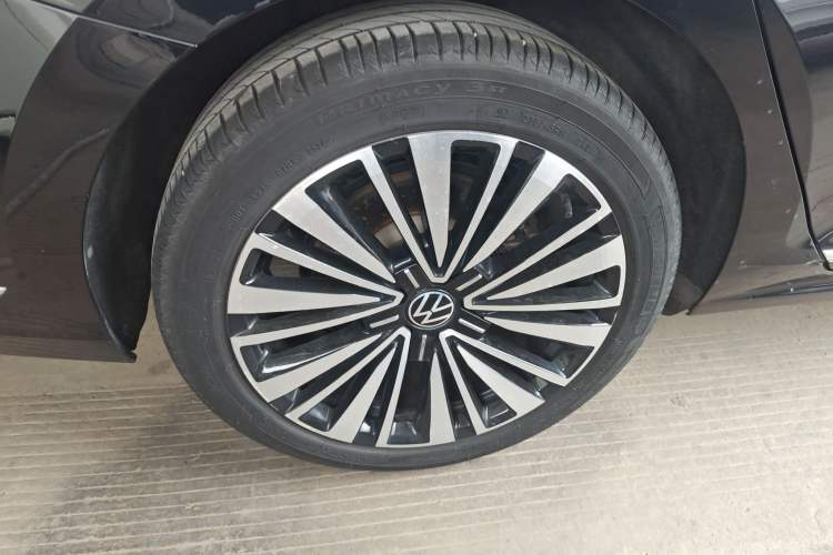 Used Volkswagen Passat 2021 330TSI Luxury Edition Exterior 5