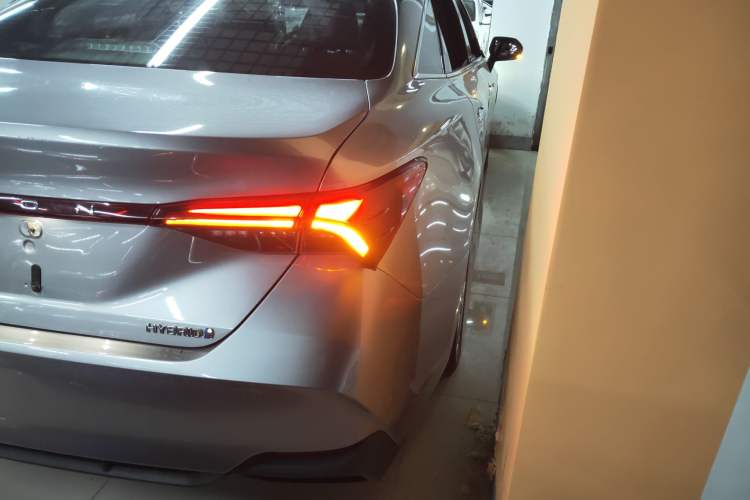 Used Toyota Avalon 2019 Dual-Engine 2.5L Luxury Edition China VI Standard