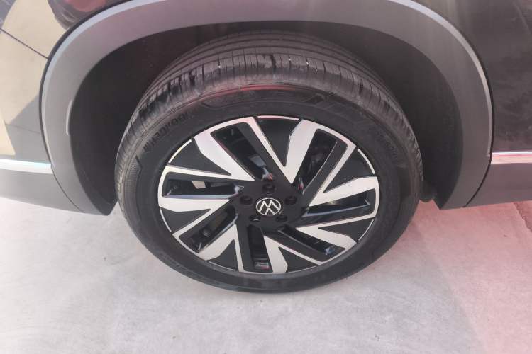 Used Volkswagen Tayron 2024 300TSI Two-Wheel-Drive Luxury Plus Advanced Version Right Rear Wheel Hub