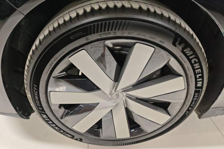 Used Li Auto i6 2025 Model Two-Wheel-Drive Standard Type Left Front Wheel Hub