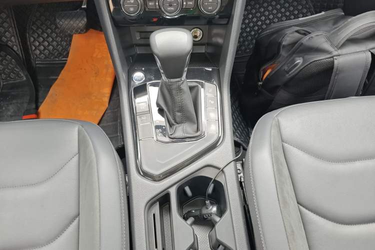 Used Volkswagen Tiguan L 2019 Revised 330TSI Automatic Two-Wheel Drive Smart & Luxury Edition China VI Standard
