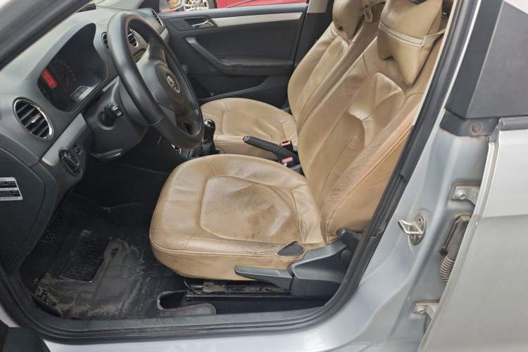 Used Volkswagen Jetta 2015 Value Edition 1.6L Manual Fashionable Style Left Front Seat