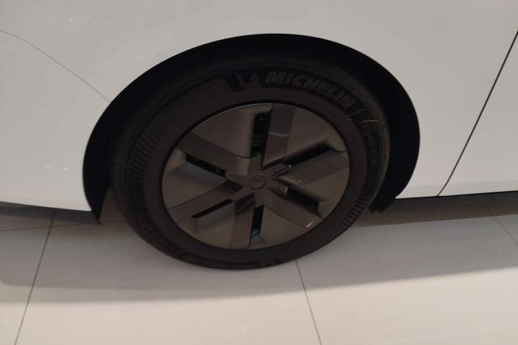 Used Li Auto MEGA 2025 Home Family Special Edition Right Rear Wheel Hub