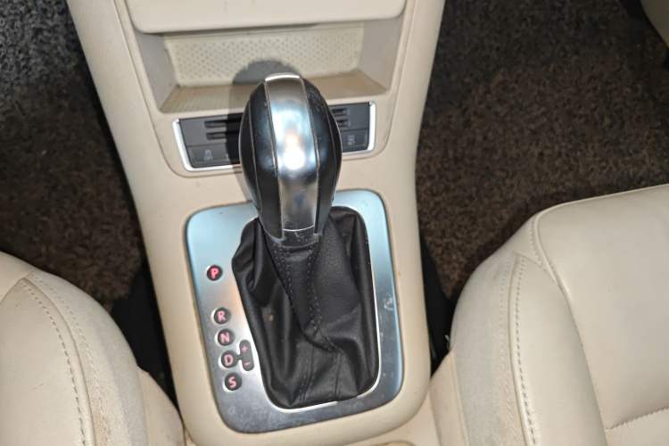 Used Volkswagen Tiguan 2015 1.8TSI Automatic Two-Wheel Drive Comfort Edition Gear Lever