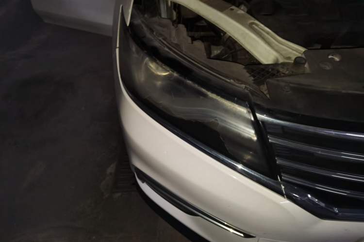 Used Roewe RX5 2016 20T Two-Wheel Drive Automatic Internet Smart Edition Right Front Headlight