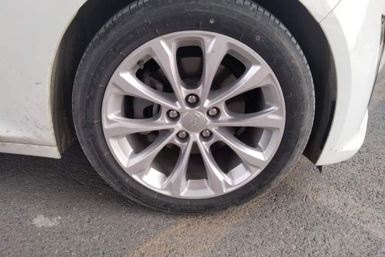 Used Cadillac CT5 2022 28T Luxury Edition Right Front Wheel Hub