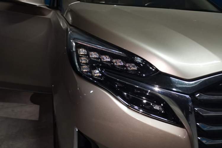 Used Buick GL8 2023 ES Lu Zun Luxury Model Right Front Headlight