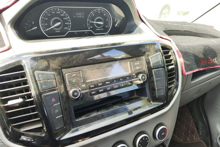 Used SAIC MAXUS Xintu V80 2018 2.5T 6-Speed Manual Aowentong Long-Wheelbase Mid-Roof 7/10-Seater