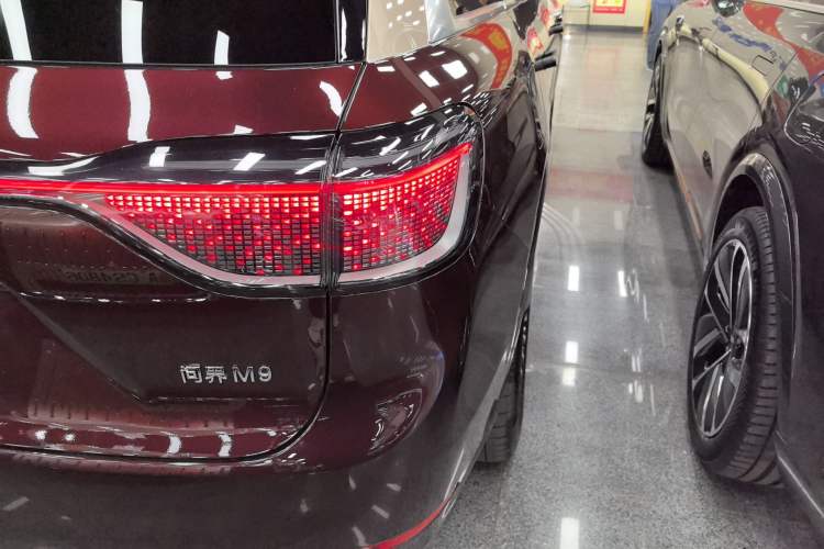 Used Hima AITO M9 2025 Extended-Range Max Version 52 kWh 6-Seater Edition Exterior 3