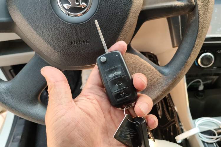 Used Skoda Rapid 2013 1.6L Automatic Smart Selection Model Vehicle Key