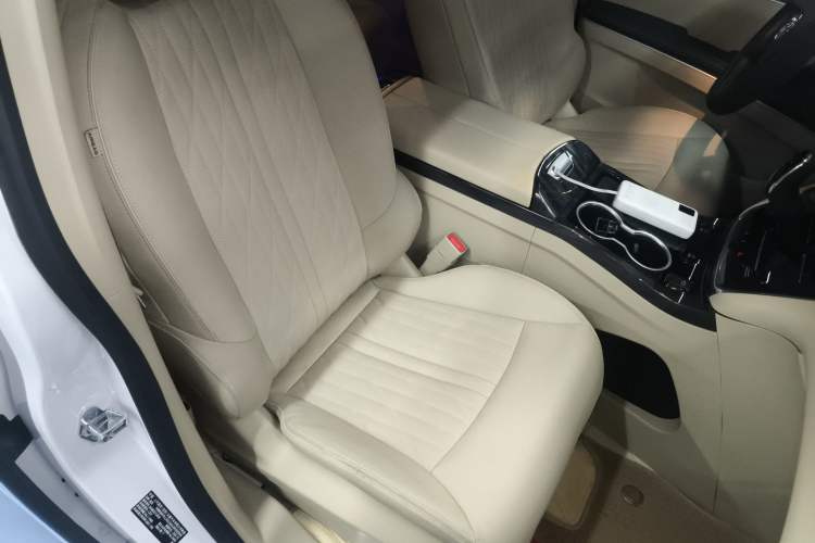 Used Buick GL8 2023 Facelifted Land Cruiser Executive Luxury Version