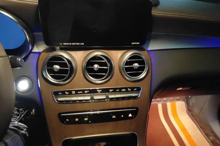 Used Mercedes-Benz GLC 2022 Facelifted GLC 300 L 4MATIC Luxury Edition Audio And AC Panel