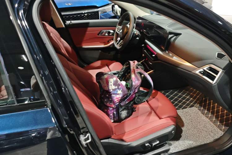 Used BMW 3 Series 2025 330Li M Sport Shadowline Package Right Front Seat