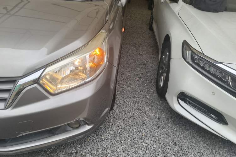 Used Venucia D50 2013 1.6L Automatic Fashion Edition Left Front Headlight