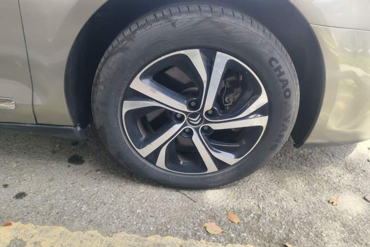 Used Citroen C5 2017 350THP Automatic Luxury Model Right Front Wheel Hub