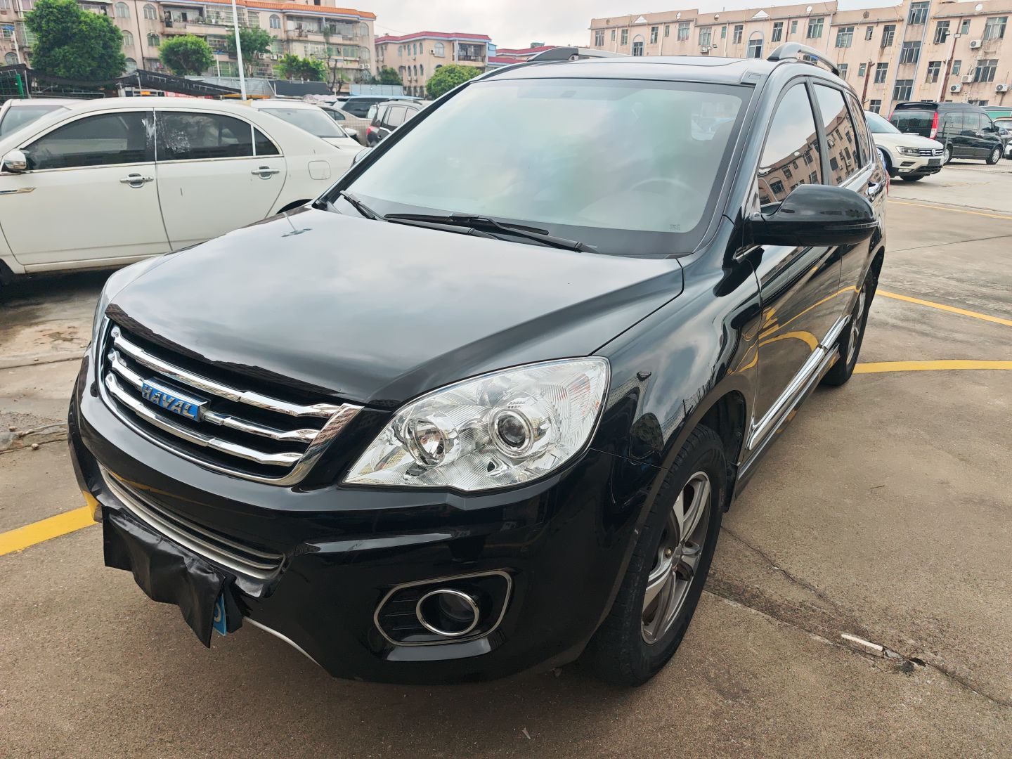 Под передней частью автомобиля