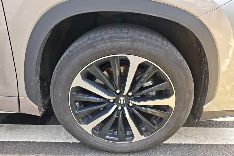 Used Toyota Crown Kluger 2023 2.5L HEV Four-Wheel Drive Luxury Edition Right Front Wheel Hub