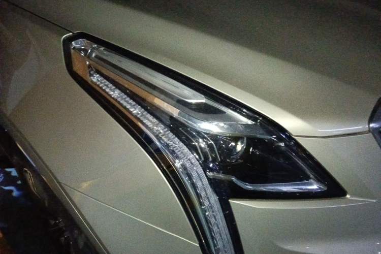 Used Cadillac XT5 2017 Anniversary Edition 28T Four-Wheel Drive Luxury Model Right Front Headlight