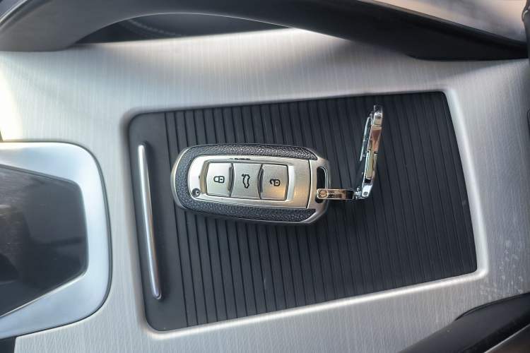 Used Geely Auto Emgrand X7 Sport 2020 1.8TD DCT Two-Wheel Drive Smart Connect 4G-Enabled Version
