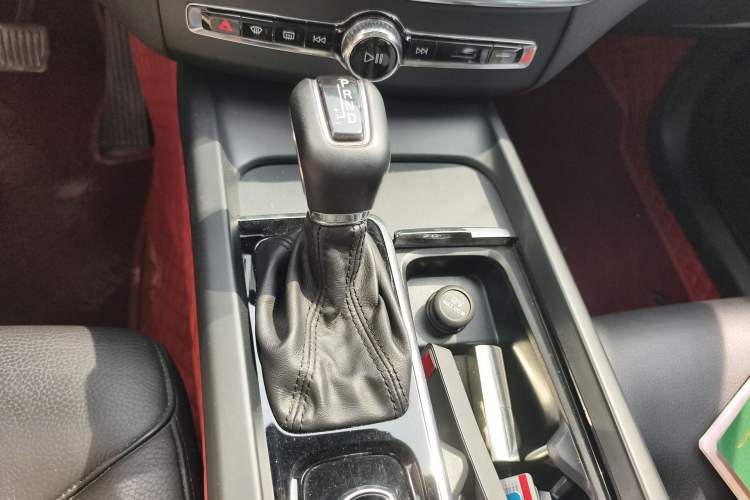 Used Volvo XC60 2019 T5 4x4 Smart Edition China VI Standard Gear Lever