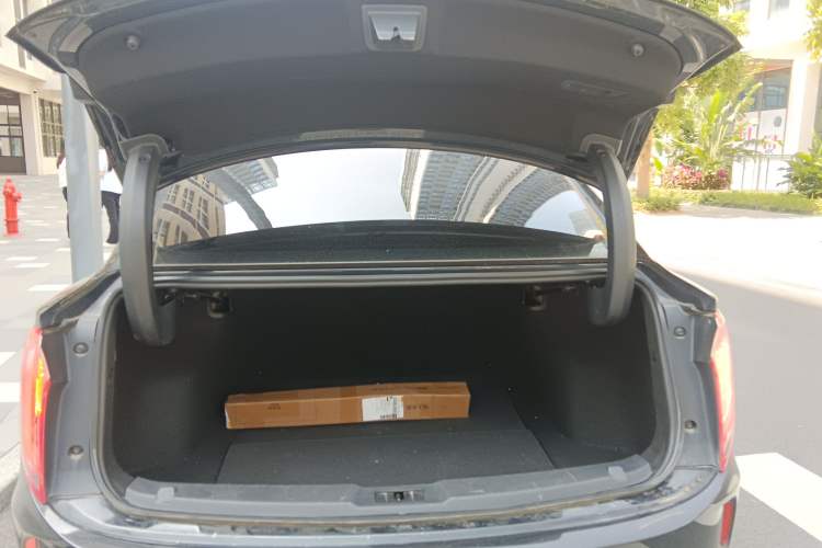 Used Hongqi E-QM5 2022 431 km Charge & Enjoy Edition
