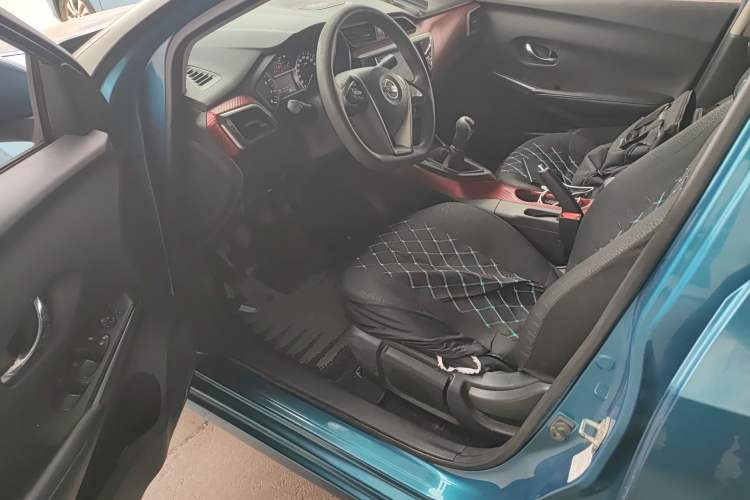 Used Nissan Lannia 2016 1.6L Manual Cool Edition Driver Seat