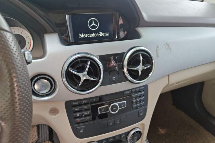 Used Mercedes-Benz GLK-Class 2013 GLK 300 4MATIC Dynamic Sunroof Model