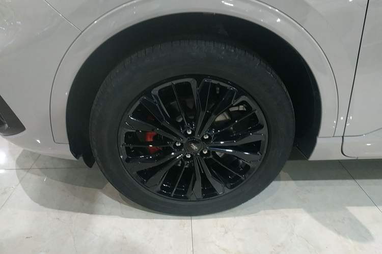 Used Ford Escape 2024 EcoBoost 245 Four-Wheel Drive ST-Line Pro Trim Exterior 4