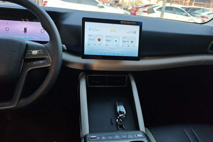 Used BYD Yuan UP 2025 Model 301KM Leading Version
