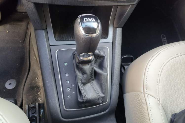 Used Skoda Yeti 2014 1.4TSI DSG Vibrant Edition Gear Lever