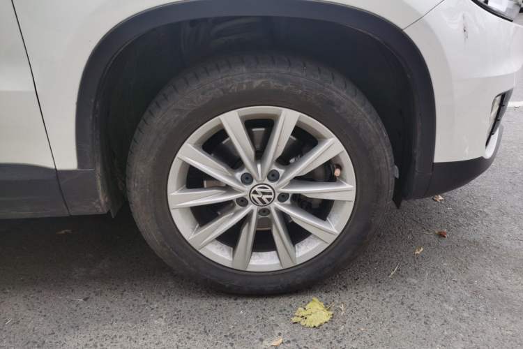 Used Volkswagen Tiguan 2016 280TSI Automatic Two-Wheel-Drive Silk Road Style Edition Right Front Wheel Hub