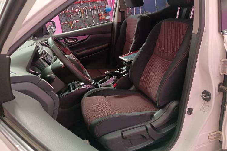 Used Nissan Qashqai 2016 2.0L CVT Elite Edition Left Front Seat