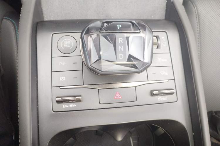 Used BYD Qin L 2025 DM-i Smart Drive 120KM Superior Model Gear Lever