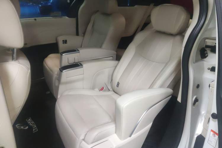 Used Toyota Granvia 2024 2.5L Hybrid Prestige ULTRA Edition
