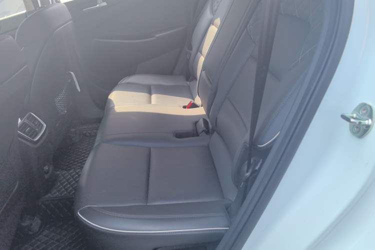 Used Hyundai Tucson 2019 280TGDi Dual-Clutch Two-Wheel Drive Smart Connect Version China VI Left Rear Seat