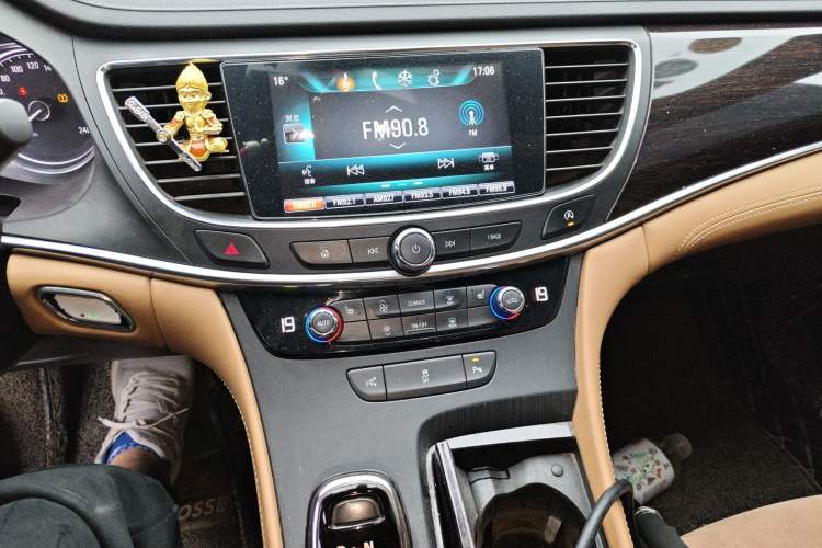 Used Buick LaCrosse 2018 28T Elite Edition Audio And AC Panel