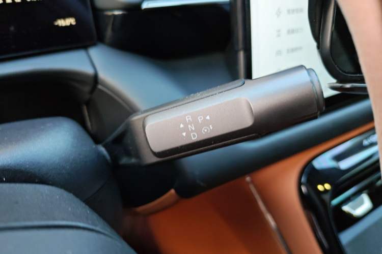 Used AION V 2024 Aion Tyrannosaurus 650 LiDAR Edition Gear Lever