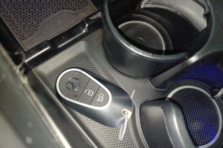 Used Mercedes-Benz GLC 2023 GLC 300 L 4MATIC Dynamic Edition 5-seater Vehicle Key