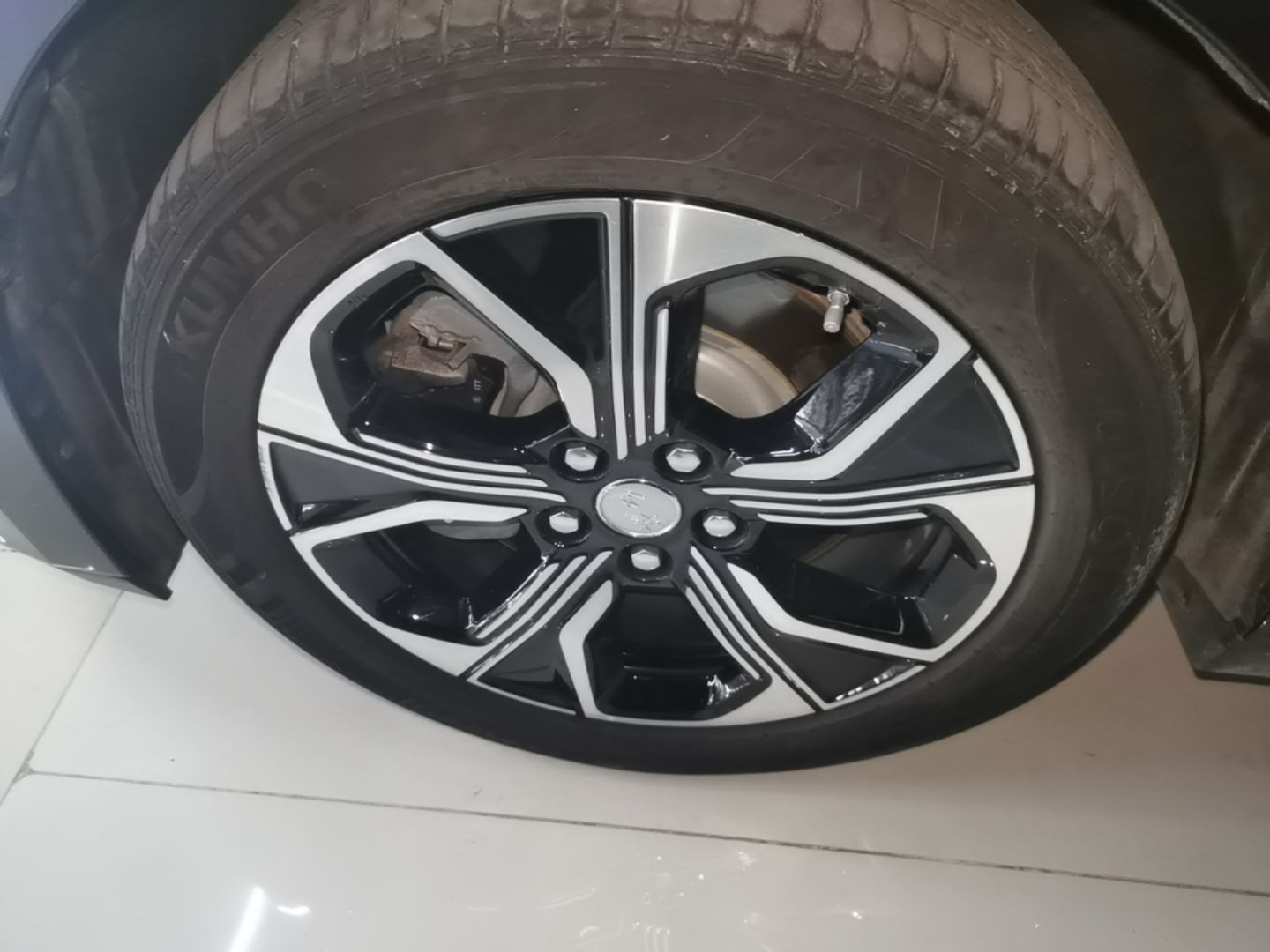 Hongqi E-QM5 2023 Base Travel Edition — снимка 10