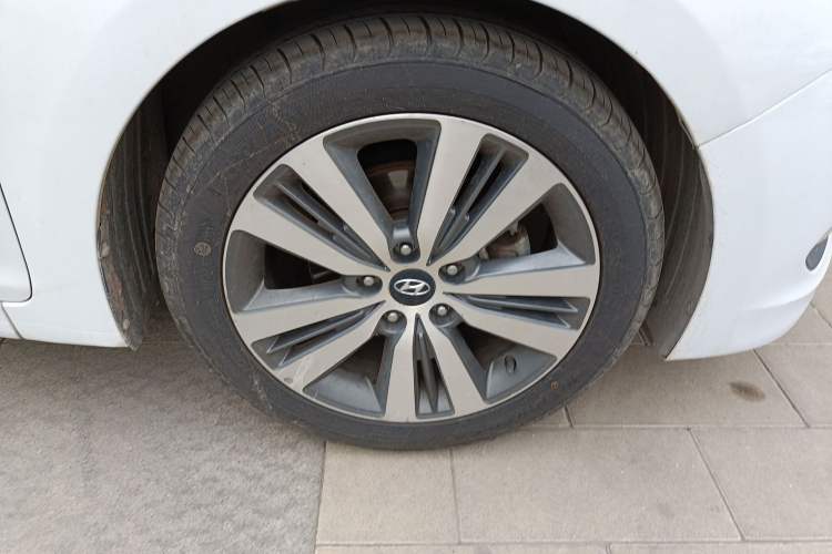 Used Hyundai Mistra 2016 1.8L Automatic Smart GLS Right Front Wheel Hub