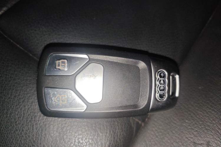 Used Audi A4L 2017 40 TFSI Fashion Model Vehicle Key