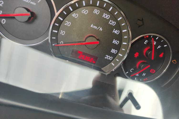 Used CHANGAN Alsvin V3 2015 1.4L Manual Warm-Hearted Model China IV Standard
