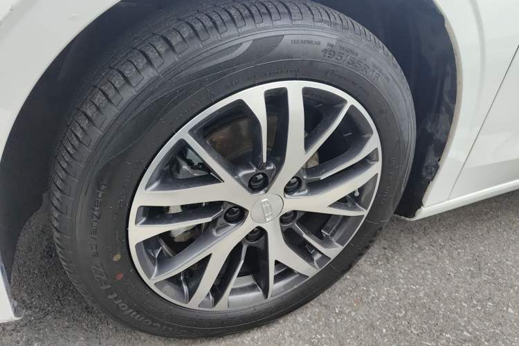 Used Geely Auto Emgrand 2025 4th Generation 1.5L CVT Longteng Edition Left Front Wheel Hub