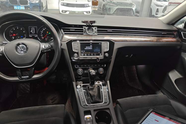 Used Volkswagen Magotan 2017 330TSI DSG Luxury Model Audio And AC Panel