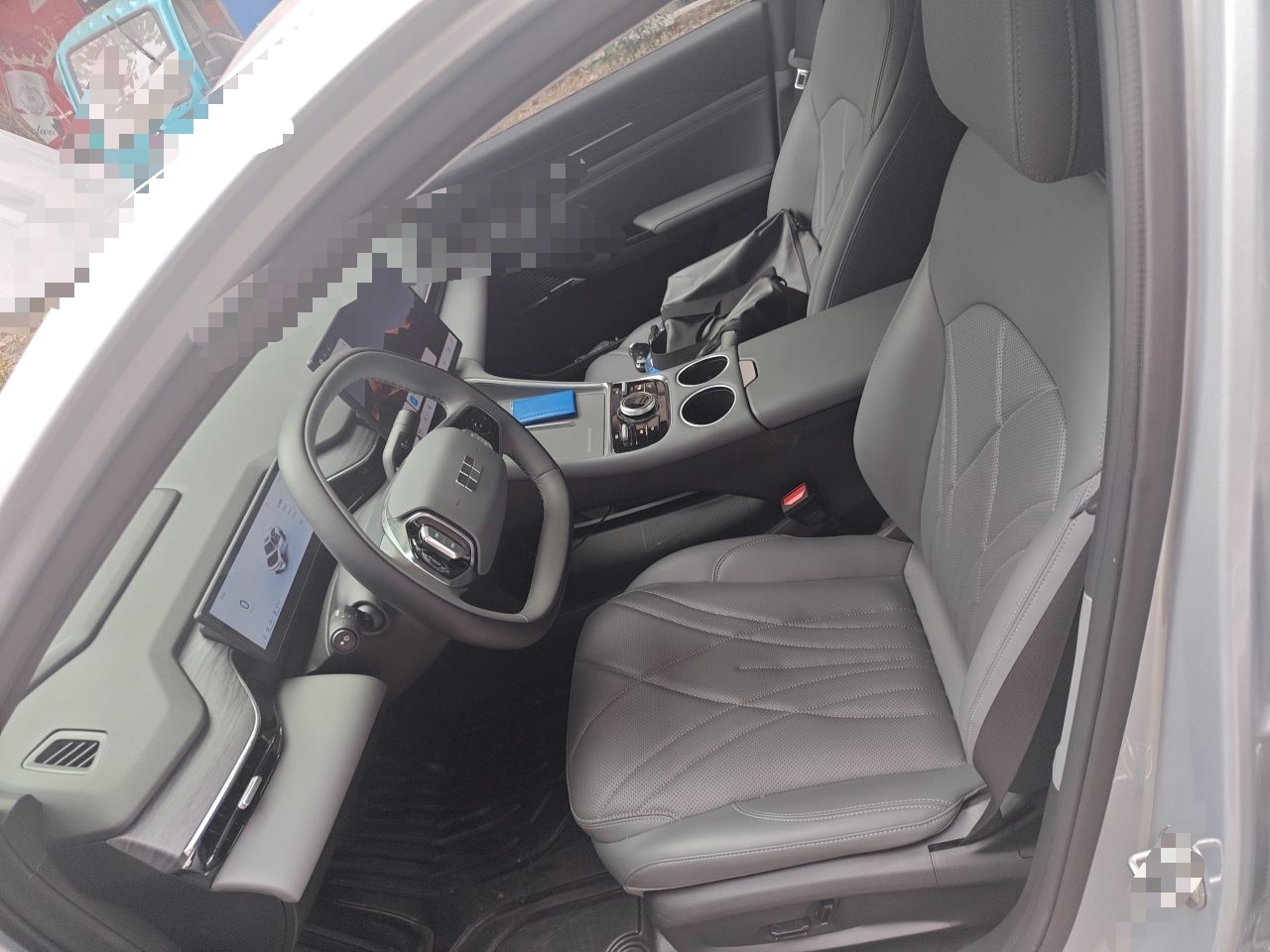 Geely Galaxy L6 2025 EM-i 140km Explorer+ Edition — снимка 15
